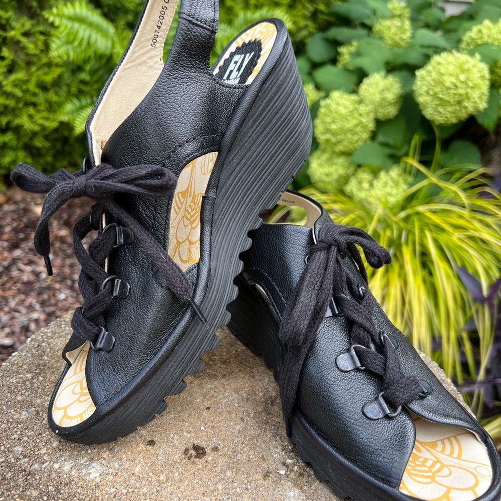 FLY LONDON BLACK LACE UP SANDAL WEDGE 9